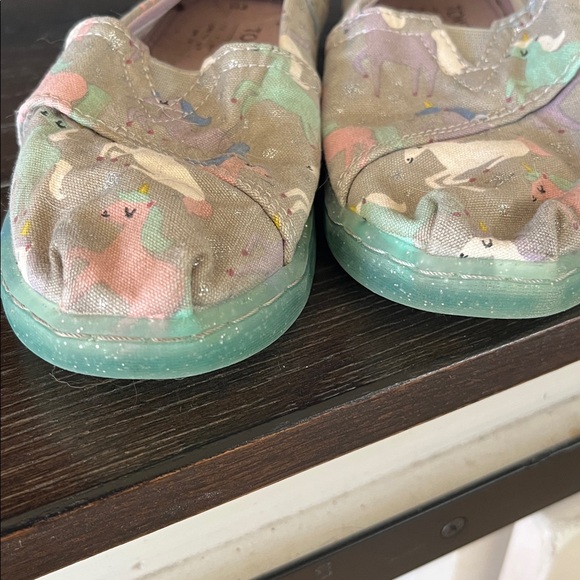 TOMS girls toddler unicorn 11 glitter soles - Picture 4 of 4